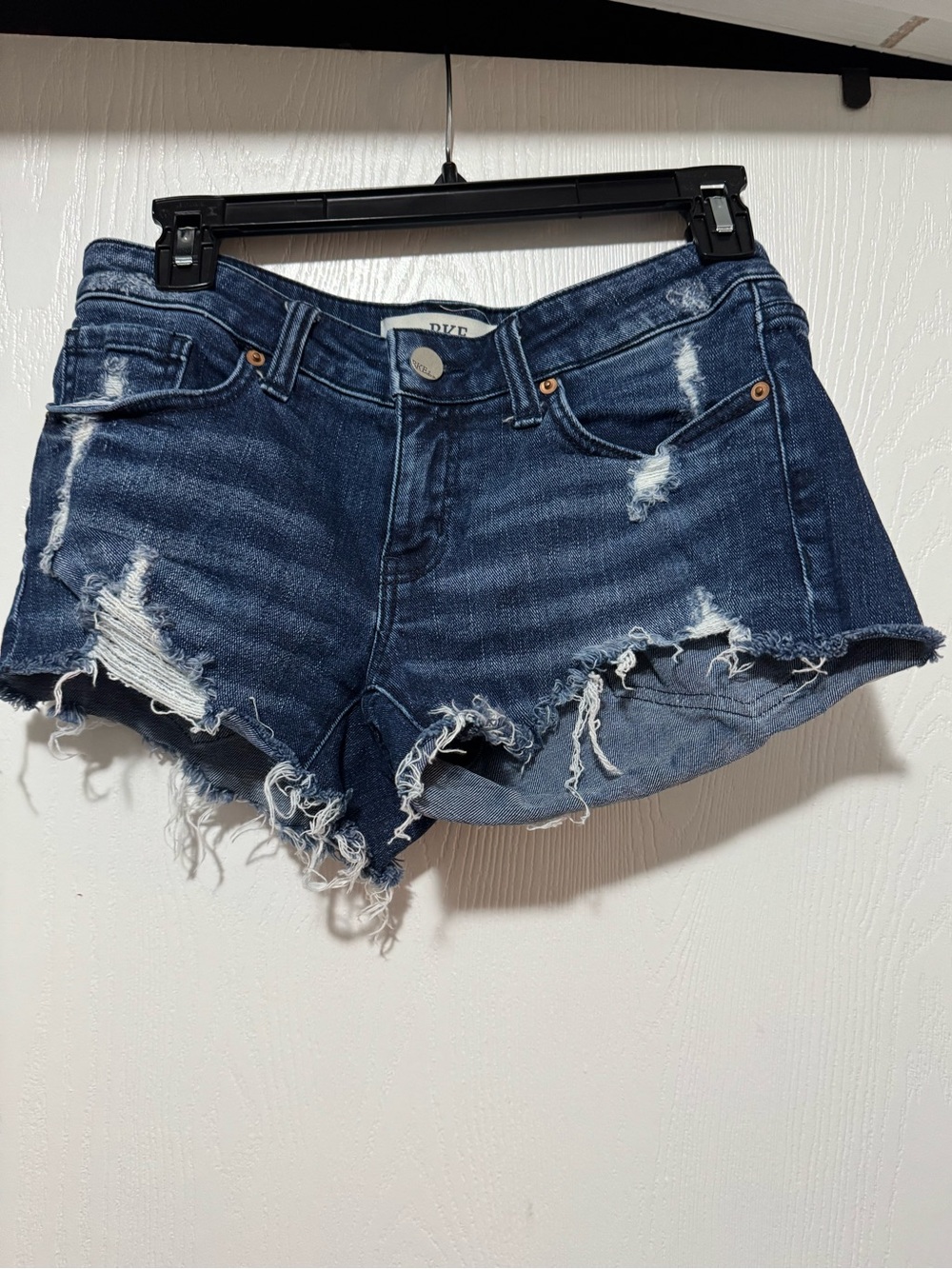 BKE Stella Stretch Distressed Dark Wash Denim Jean Shorts - Women's BUCKLE